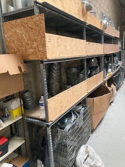 LOT comprenant :
- 1 bureau stratifié bois...