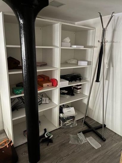 - 1 commode ouvrant par 6 tiroirs, mélaminé...