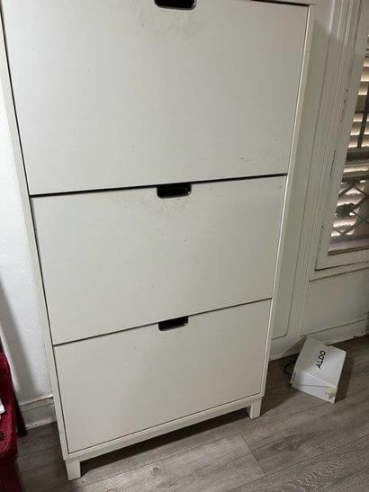 - 1 commode ouvrant par 6 tiroirs, mélaminé...