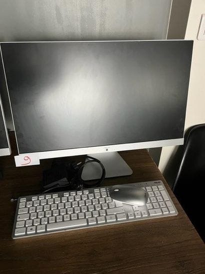 1 ordinateur ASUS modèle V241E All.in.one...