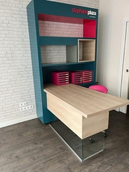 - 1 mange-debout métal 
- 6 chaises hautes
-...