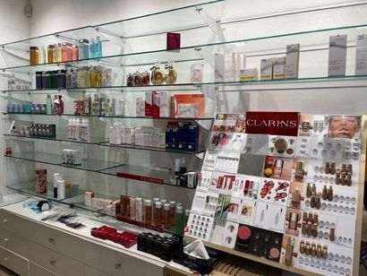 STOCK : Produits CLARINS, SHISEIDO, GUERLAIN,...