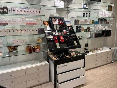 STOCK : Produits CLARINS, SHISEIDO, GUERLAIN,...