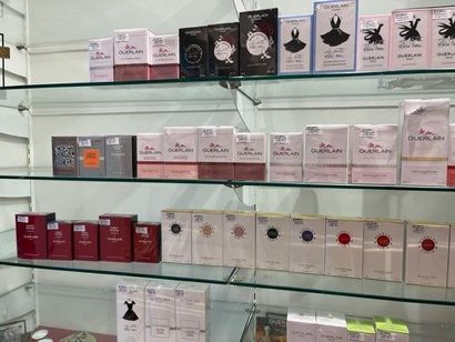 STOCK : Produits CLARINS, SHISEIDO, GUERLAIN,...