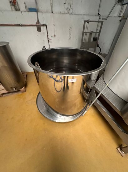 1 cercle inox sur fond mobile