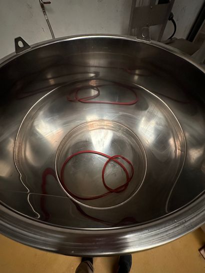 1 cercle inox sur fond mobile