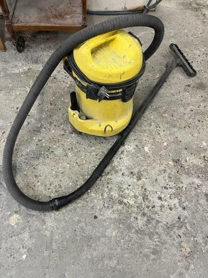 - 1 aspirateur bidon KARSCHER
- 1 bac récupérateur...