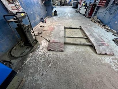 1 pont élévateur mi-hauteur 2 T (ancien modèle)...