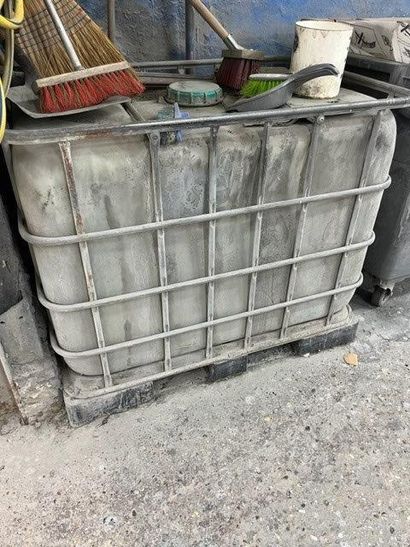 - 1 aspirateur bidon KARSCHER
- 1 bac récupérateur...