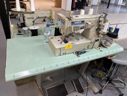 1 Surjeteuse BROTHER point américain FD4-B-72...