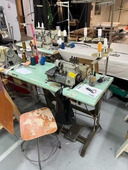 1 Surjeteuse 4 fils DAFEL et sa chaise
