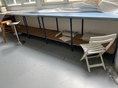 - 1 Rayonnage bas de 5 mètres linéaires 
-...