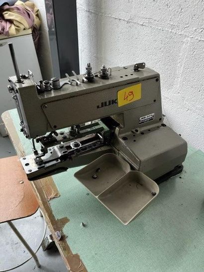 - 2 Machines pose boutons JUKI MB-372
- 1...