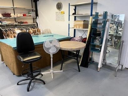 1 Miroir en pied
1 Rayonnage métallique 5...