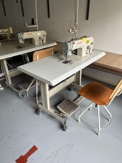 2 Machines à coudre plate SIRUBA DL7200-...