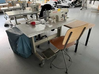 2 Machines à coudre plate SIRUBA DL7200-...