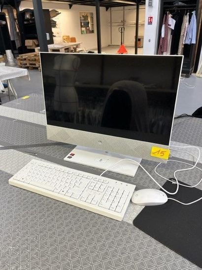 - 1 Écran HP PAVILLON 24 AP-in-one (unité...