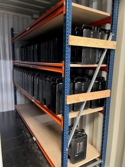 STOCK : 350 batteries pour scooters électriques...