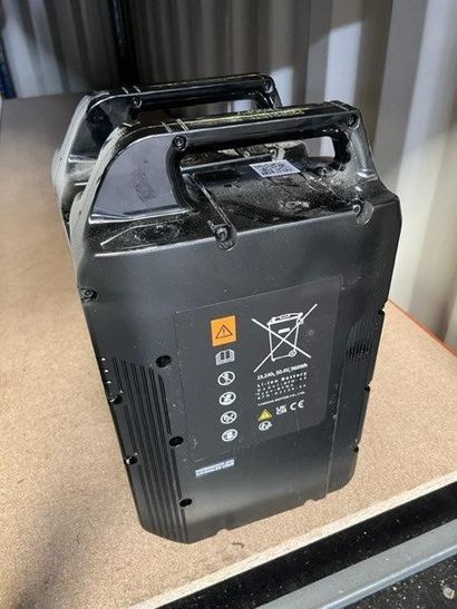 STOCK : 350 batteries pour scooters électriques...