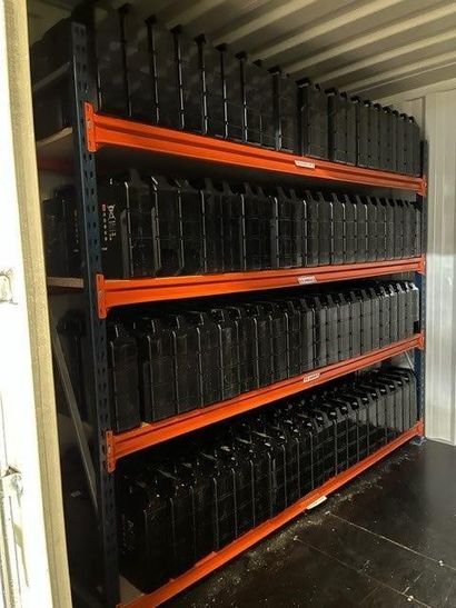 STOCK : 350 batteries pour scooters électriques...