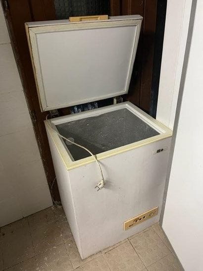 - 1 congélateur coffre (mauvais état)
- 1...