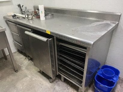 1 tour inox sec avec 2 bacs mobiles et 3...