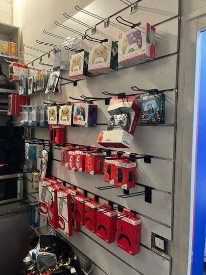 STOCK : Stock composé de : Jeux vidéos, accessoires,...