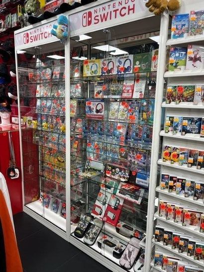 STOCK : Stock composé de : Jeux vidéos, accessoires,...