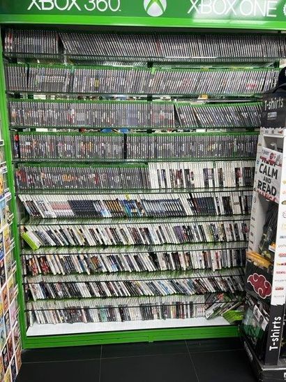 STOCK : Stock composé de : Jeux vidéos, accessoires,...