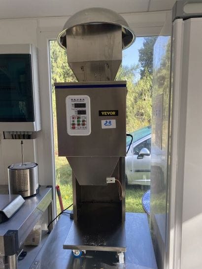 1 machine de remplissage de poudre et d'ensachage...