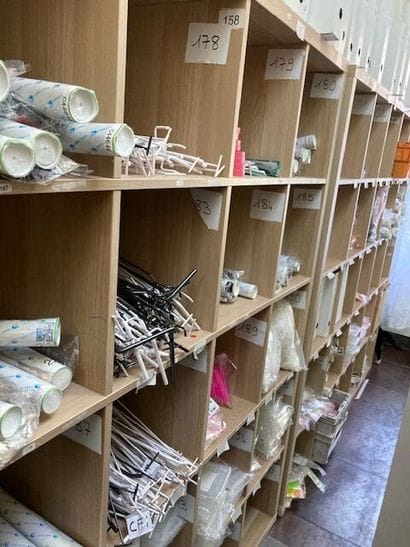 STOCK : 
- (+/-) 138 kits de broderie logotypés...