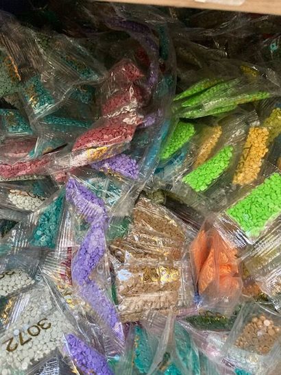 STOCK : 
- (+/-) 138 kits de broderie logotypés...