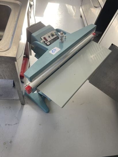 1 machine de thermoscellage à pédale modèle...