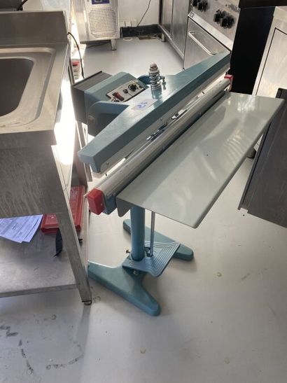 1 machine de thermoscellage à pédale modèle...