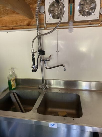1 plonge inox 2 bacs avec mitigeur en col...