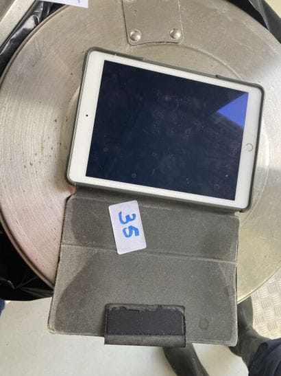 1 Ipad

VENTE AUX ENCHERES PUBLIQUES APRES...