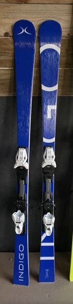 1 paire de ski bleu INDIGO avec fixation