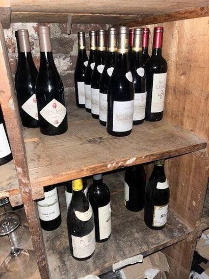 STOCK de bouteilles de vins comprenant :
(dans...