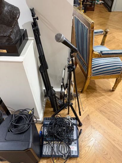 - 2 enceintes YAMAHA MSR400
- 2 enceintes...