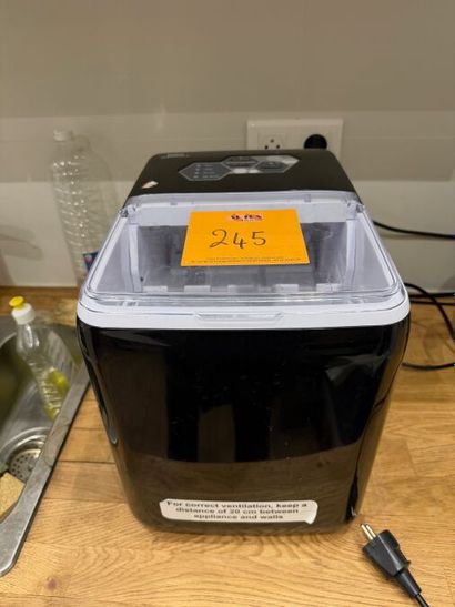 - 1 ELECTROLUX juice extractor (out of order)
-...