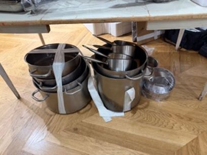 +1 large set of stainless steel cookware...