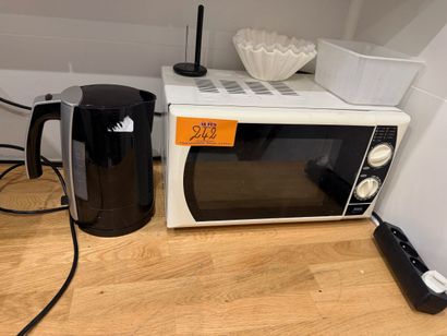 - 1 kettle
- 1 FAIRLINE microwave