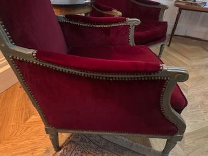 1 pair of corner bergères in molded and lacquered...