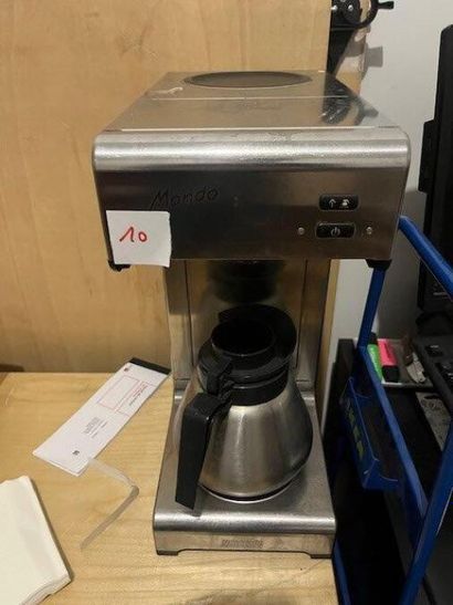 - 1 machine à café MOULINEX
- 1 machine à...