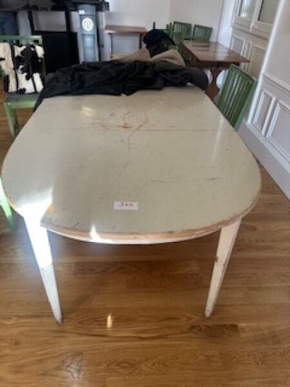 1 oval table with one extension in damaged...