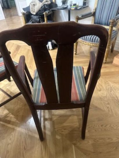 - 2 varnished wooden armchairs (used)
- 1...