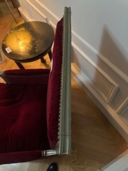 1 pair of corner bergères in molded and lacquered...