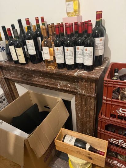 STOCK de bouteilles de vins comprenant :
(dans...