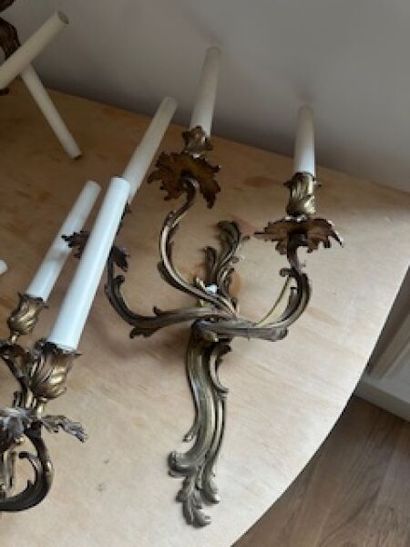 1 lot comprising a suite of four metal three-arm...