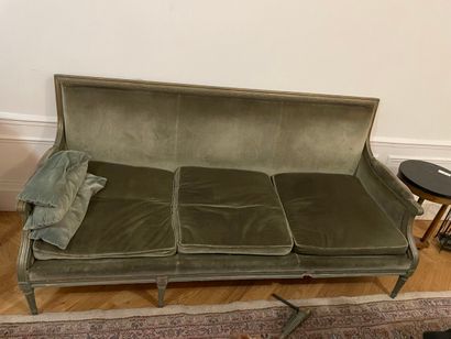 1 three-seat flat-back molded and lacquered...